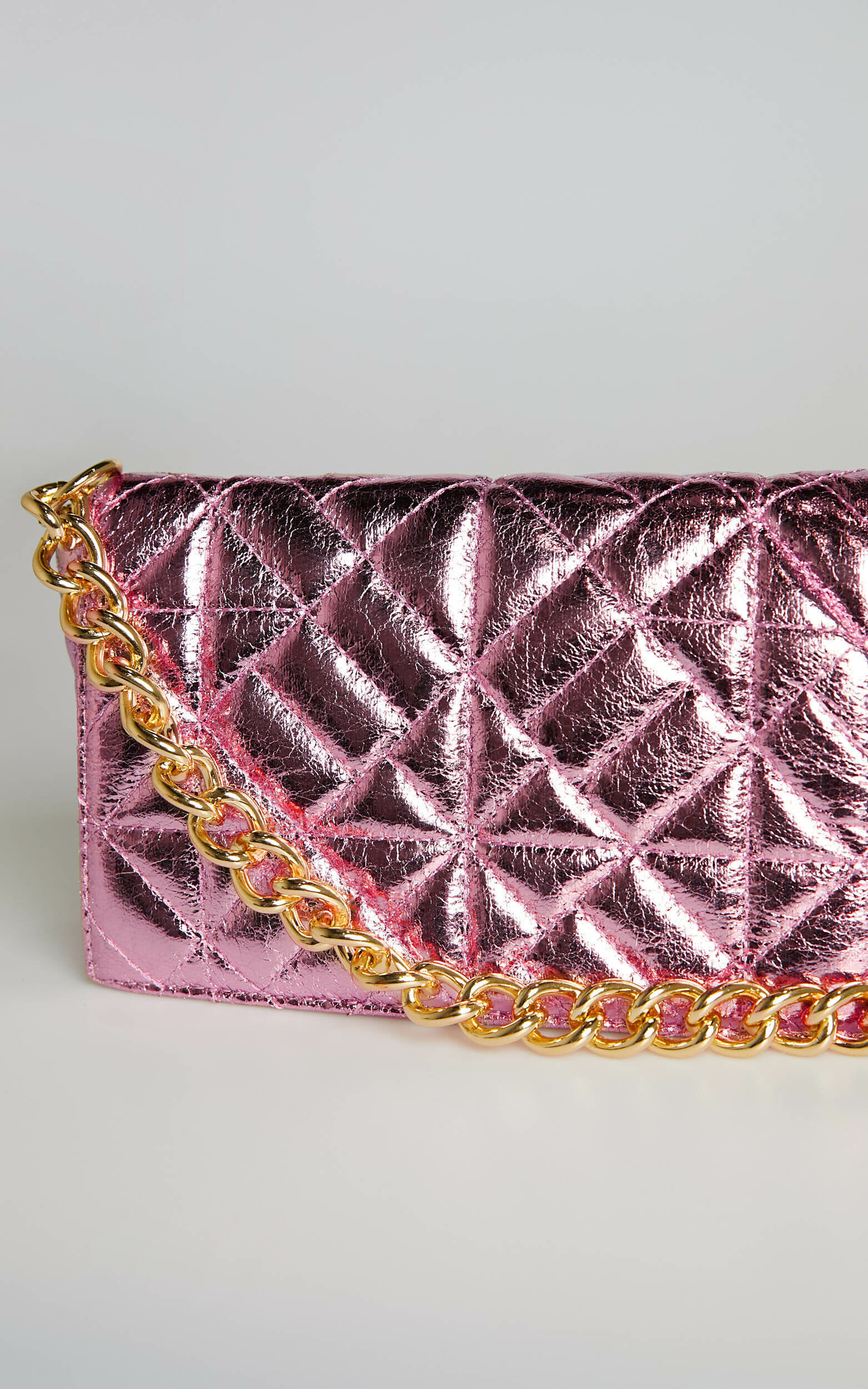 Ysolde Chain Strap Quilted Metallic Shoulder Bag in Pink