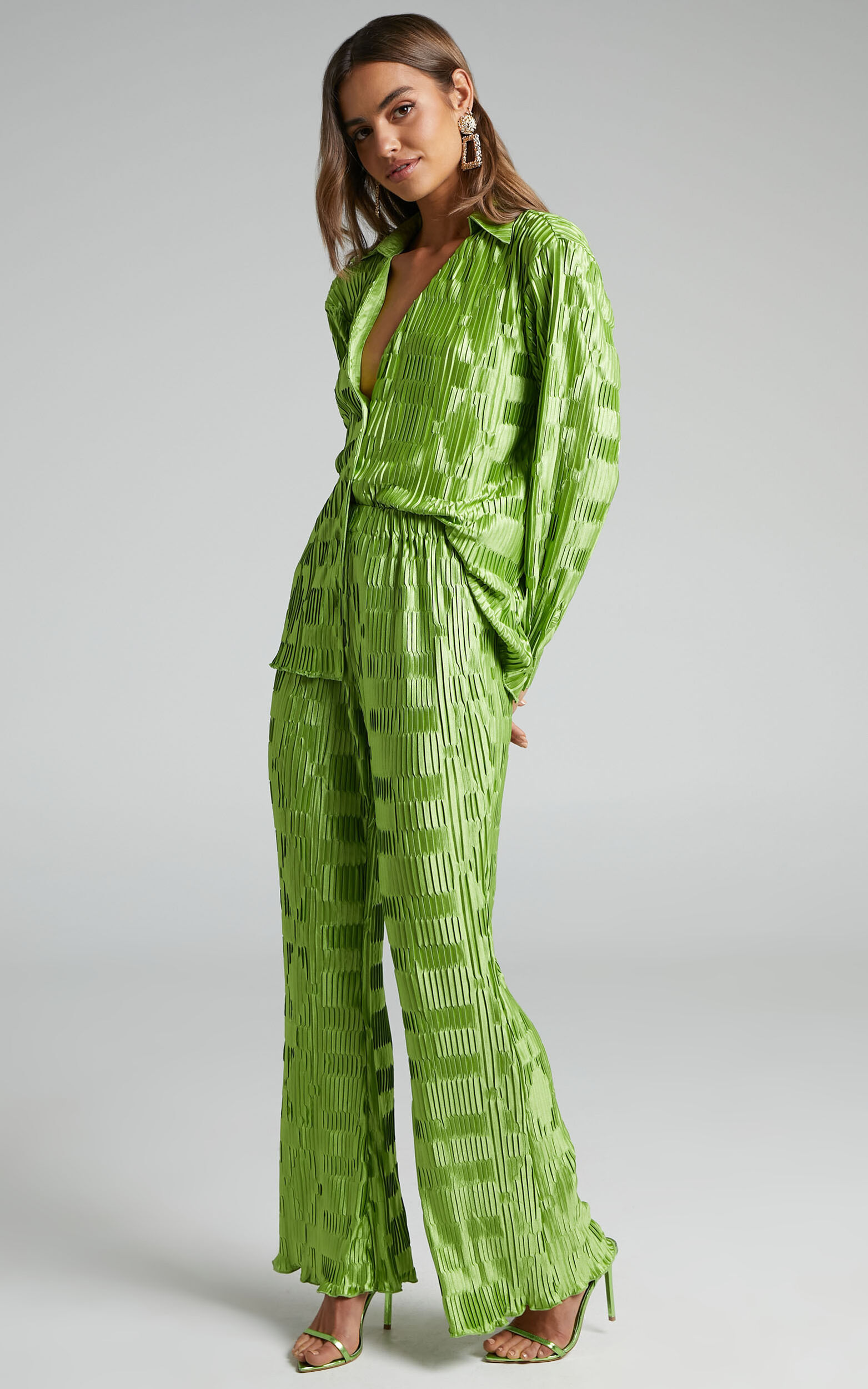 Greta Geometric - Mid Waisted Plisse Flared Pants in Green | Showpo USA