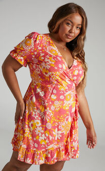 Haya Short Sleeve Frill Wrap Mini Dress in Peach Floral