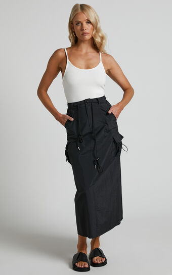 Liscia Straight Pocket Detailing Cargo Skirt in Black