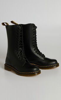 Dr. Martens - 1914 14 EYE BOOT in Black Smooth