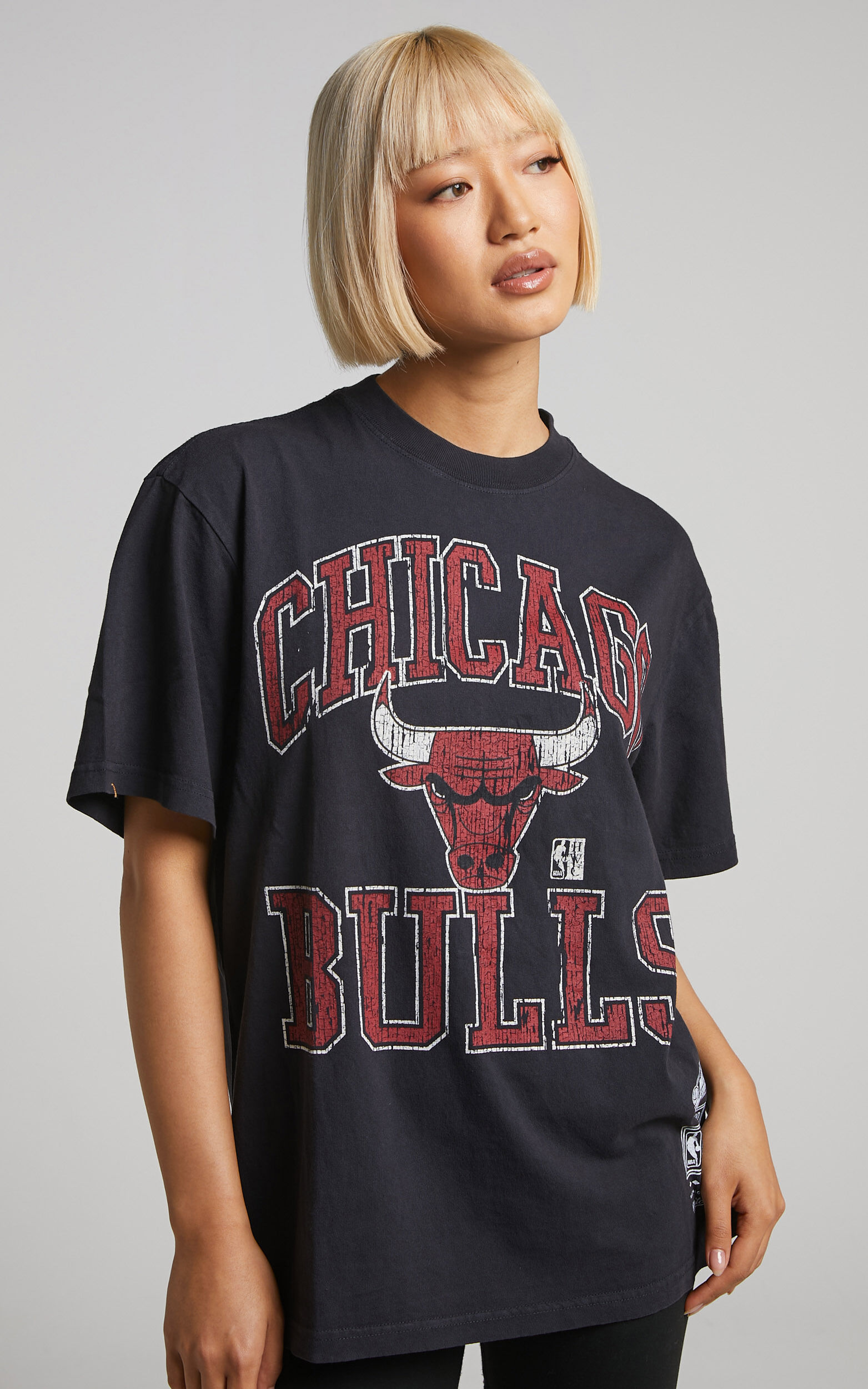 Mitchell & Ness - Chicago Bulls Ivy Arch Tee in Faded Black - L, BLK1, super-hi-res image number null