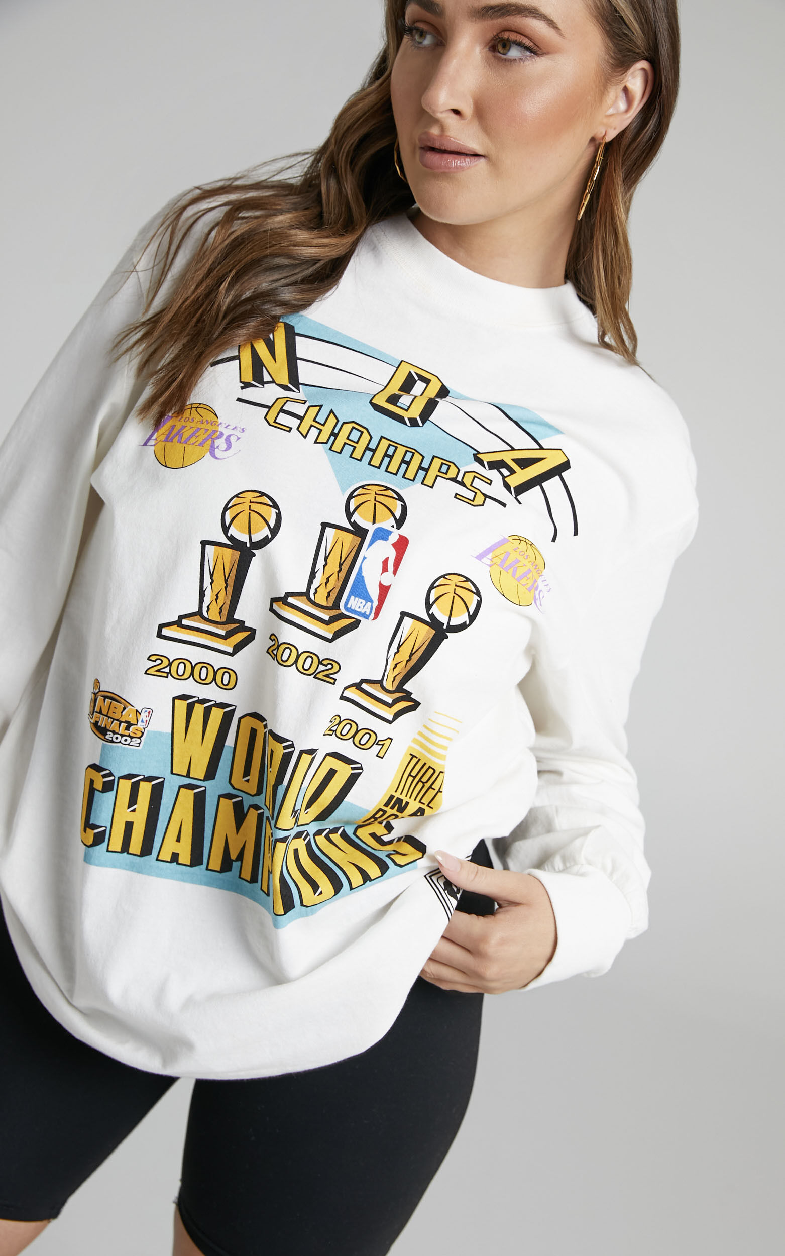 Mitchell & Ness - Los Angeles Lakers 3-Peat Long Sleeve Tee in Vintage White - L, WHT1, super-hi-res image number null