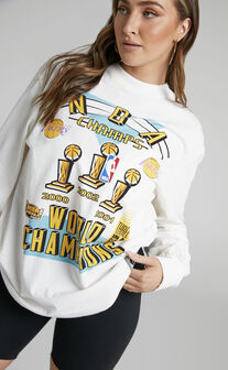 Mitchell & Ness - Los Angeles Lakers 3-Peat Long Sleeve Tee in Vintage White