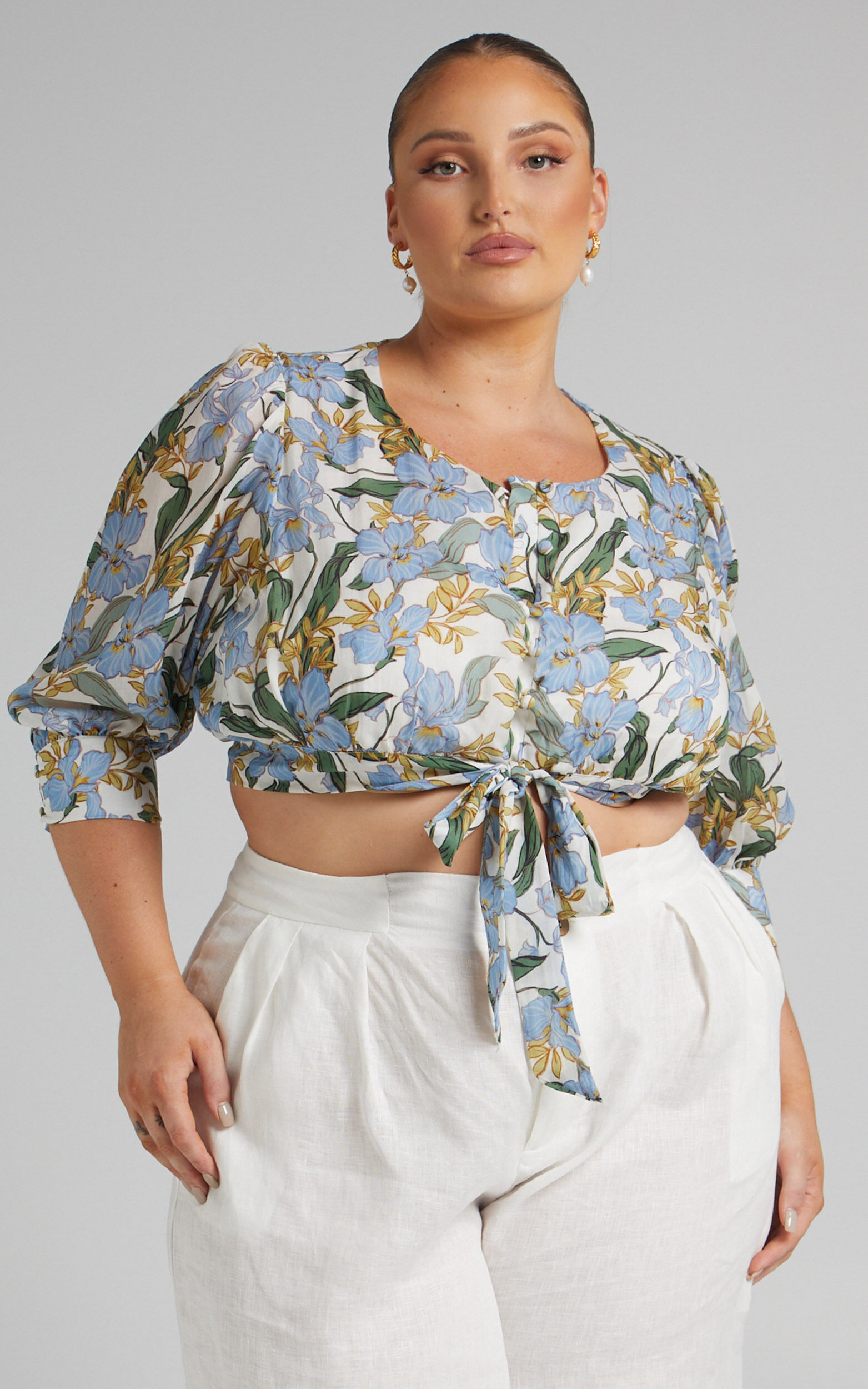 Amalie The Label - Romillia Button Front Puff Sleeve Crop Top in Iris Floral - 04, WHT1, super-hi-res image number null