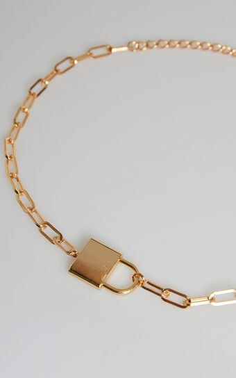 Veesha Necklace in Gold