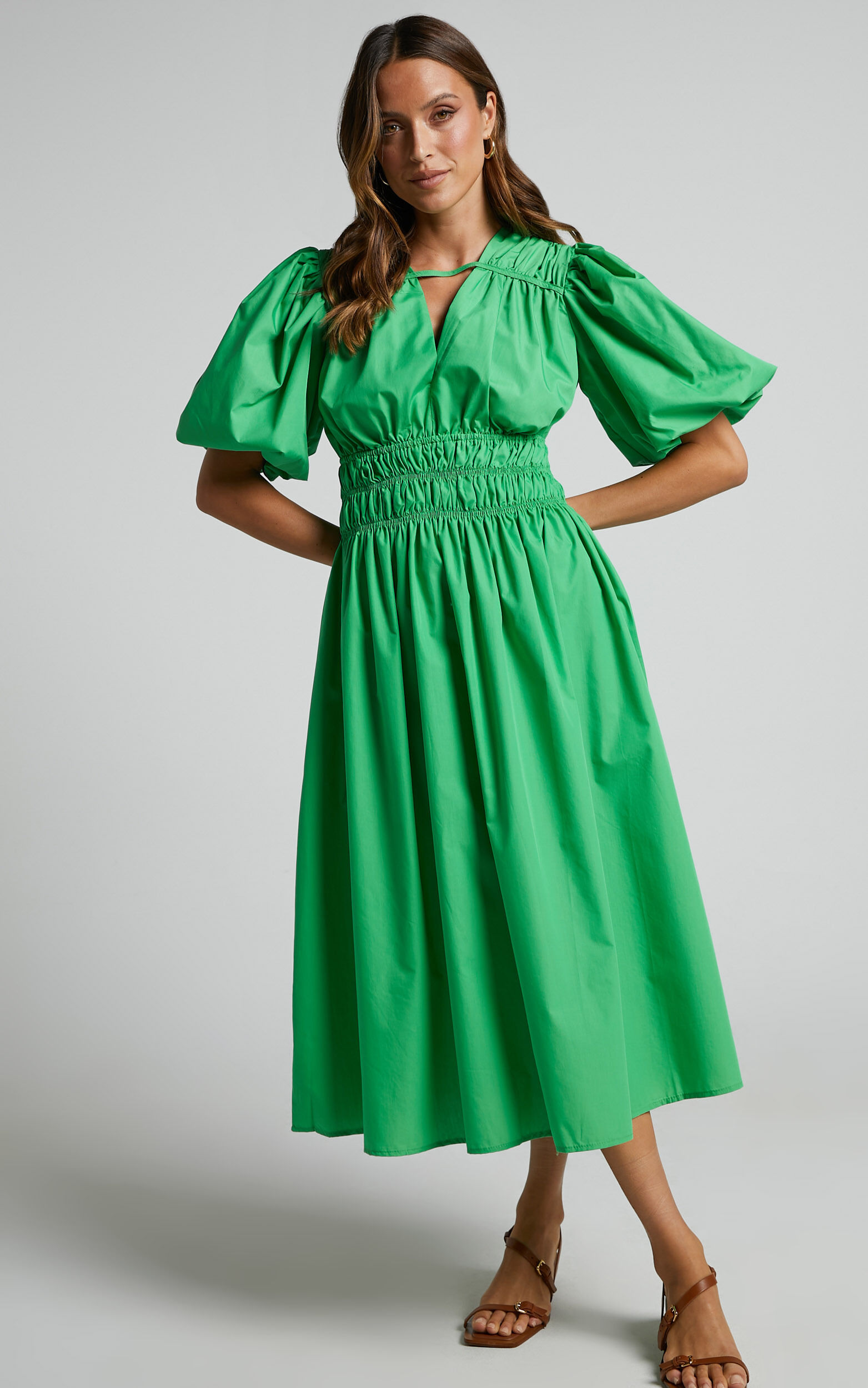 Selnya Midi Dress - Puff Sleeve V Neck Panelled Dress in Green - 06, GRN1