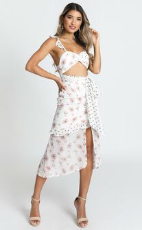Take My Picture Dress in White Floral