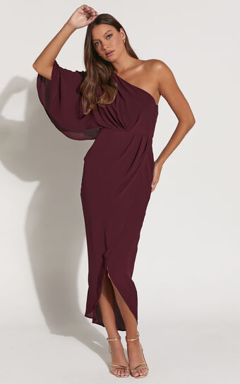 Belmira Midaxi Dress - One Shoulder Asymmetrical Short Sleeve Split Dress in Merlot