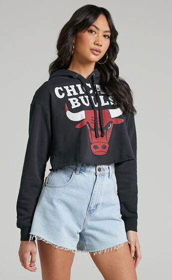 Mitchell & Ness - Chicago Bulls Wordmark Cropped Hoodie in Faded Black
