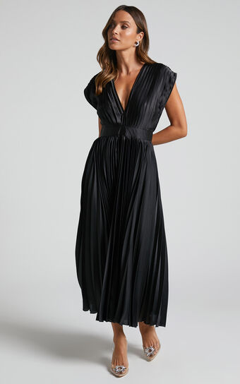 Della Maxi Dress - Plunge Neck Short Sleeve Pleated Dress in Black