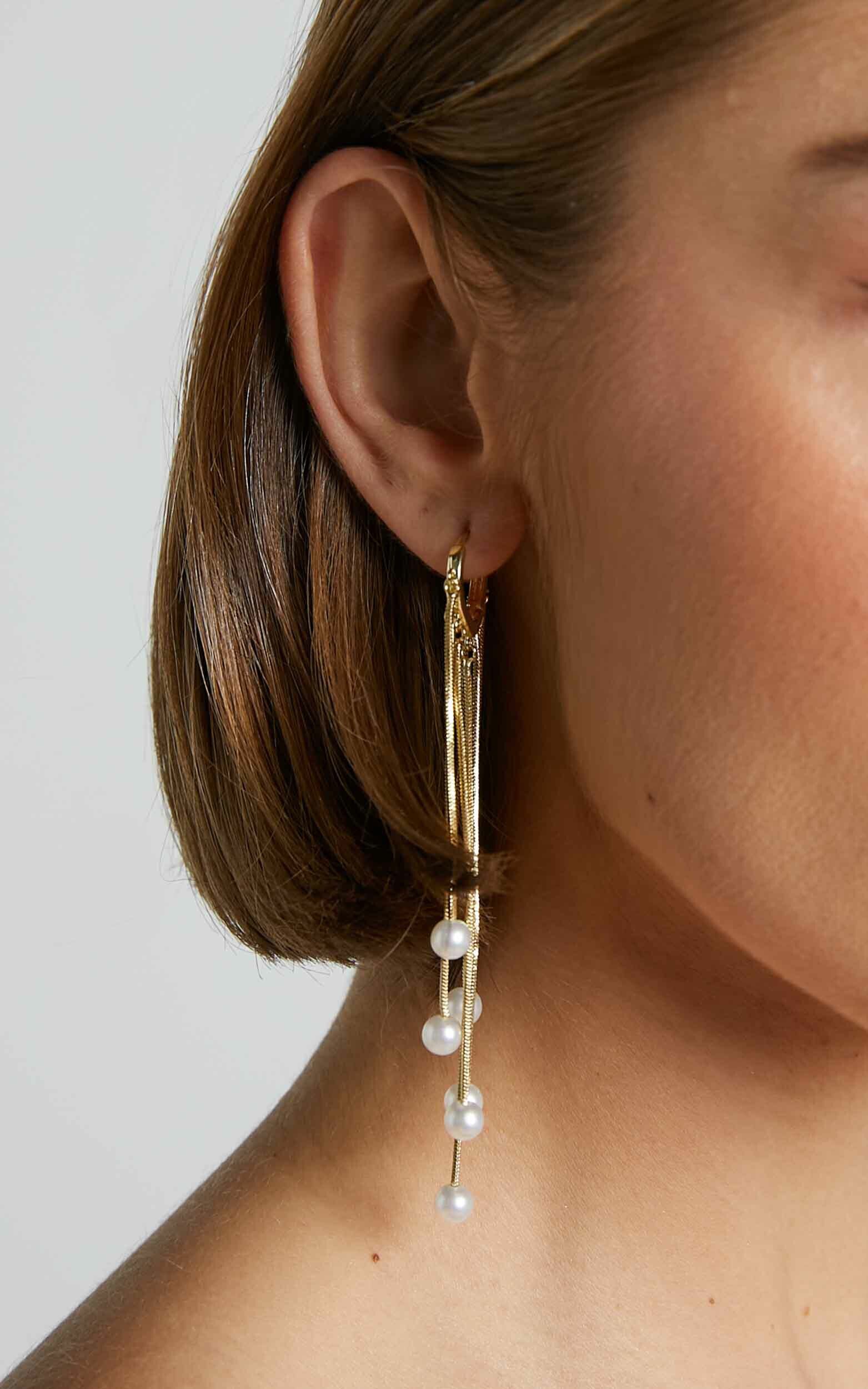 Karitha Earrings - Drop Earrings in Gold with Pearls - NoSize, GLD1
