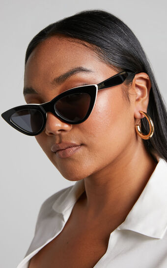 Banbe Eyewear - The Linda Sunglasses in Black/Ivory-Smoke