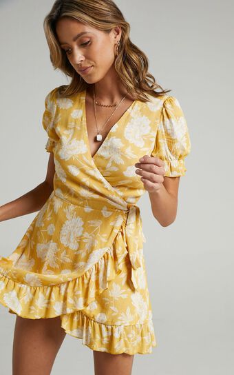 Seaside Views Dress in Yellow Floral
