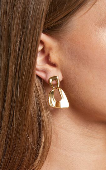 Jaynilyn Chunky Cut Out Drop Earrings in Gold