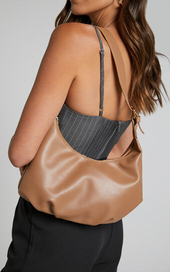 Jenessa Bag - Pouch Shoulder Bag in Caramel