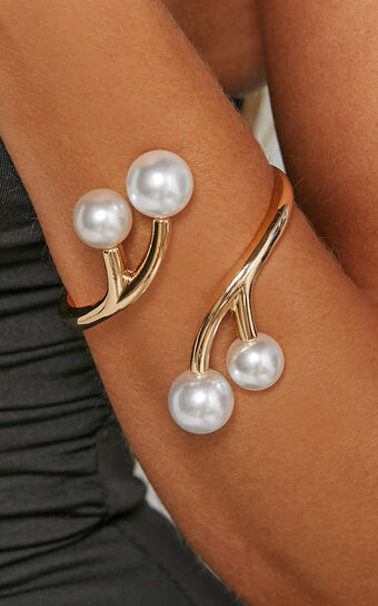 Lotus Pearl Arm Cuff in Gold