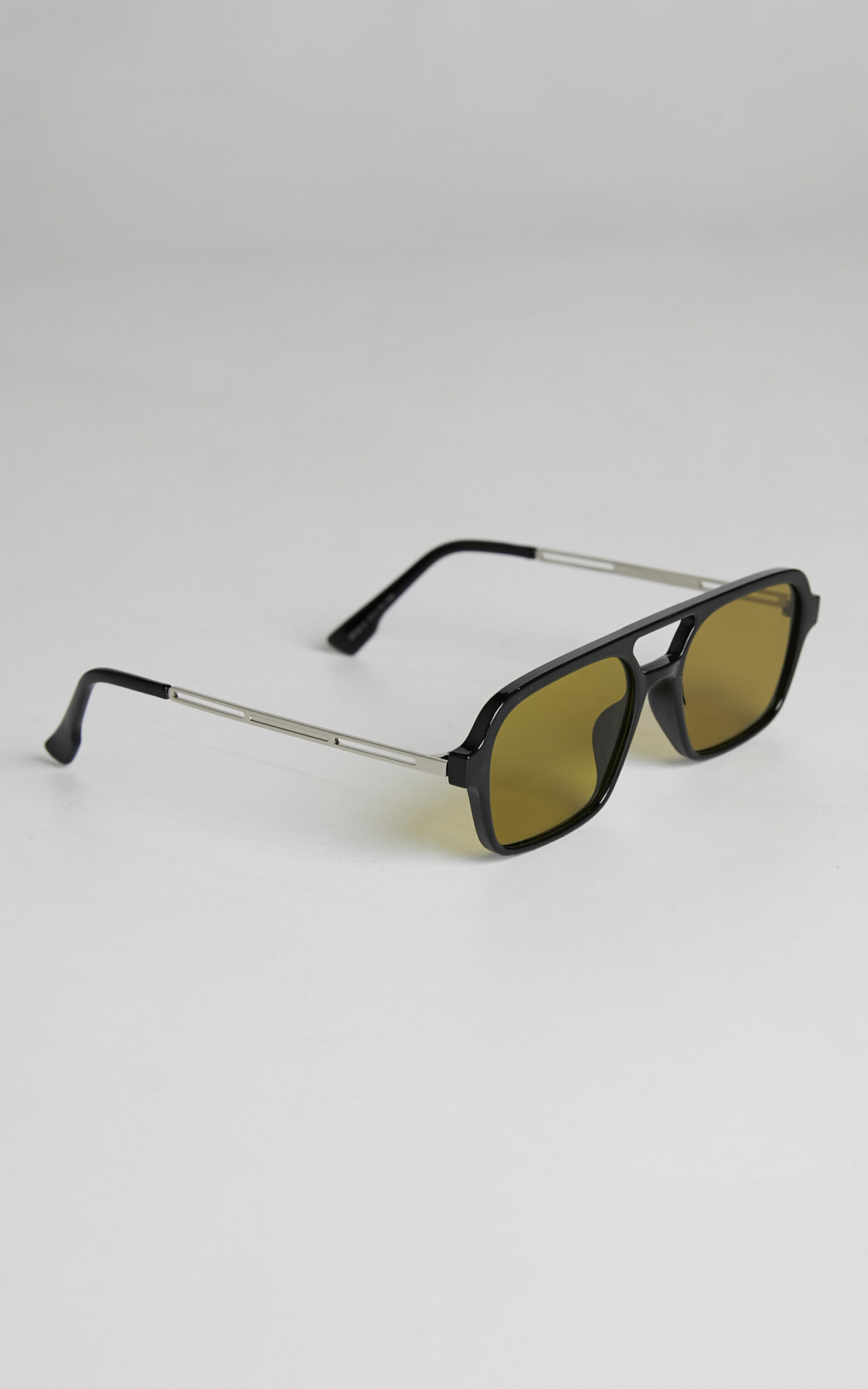 Marta Oversized Aviator Sunglasses in Black and Yellow | Showpo USA