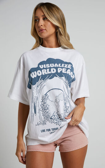 Levi's - GRAPHIC SHORT STACK TEE in Visualize World Peace Bright White