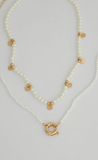 Evelyn Layered necklace in Gold