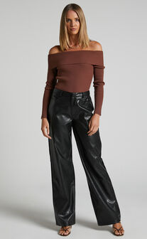 Farah The Shoulder Long Sleeve Knit Top in Chocolate