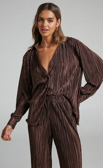 Beca Plisse Button Up Shirt in Chocolate