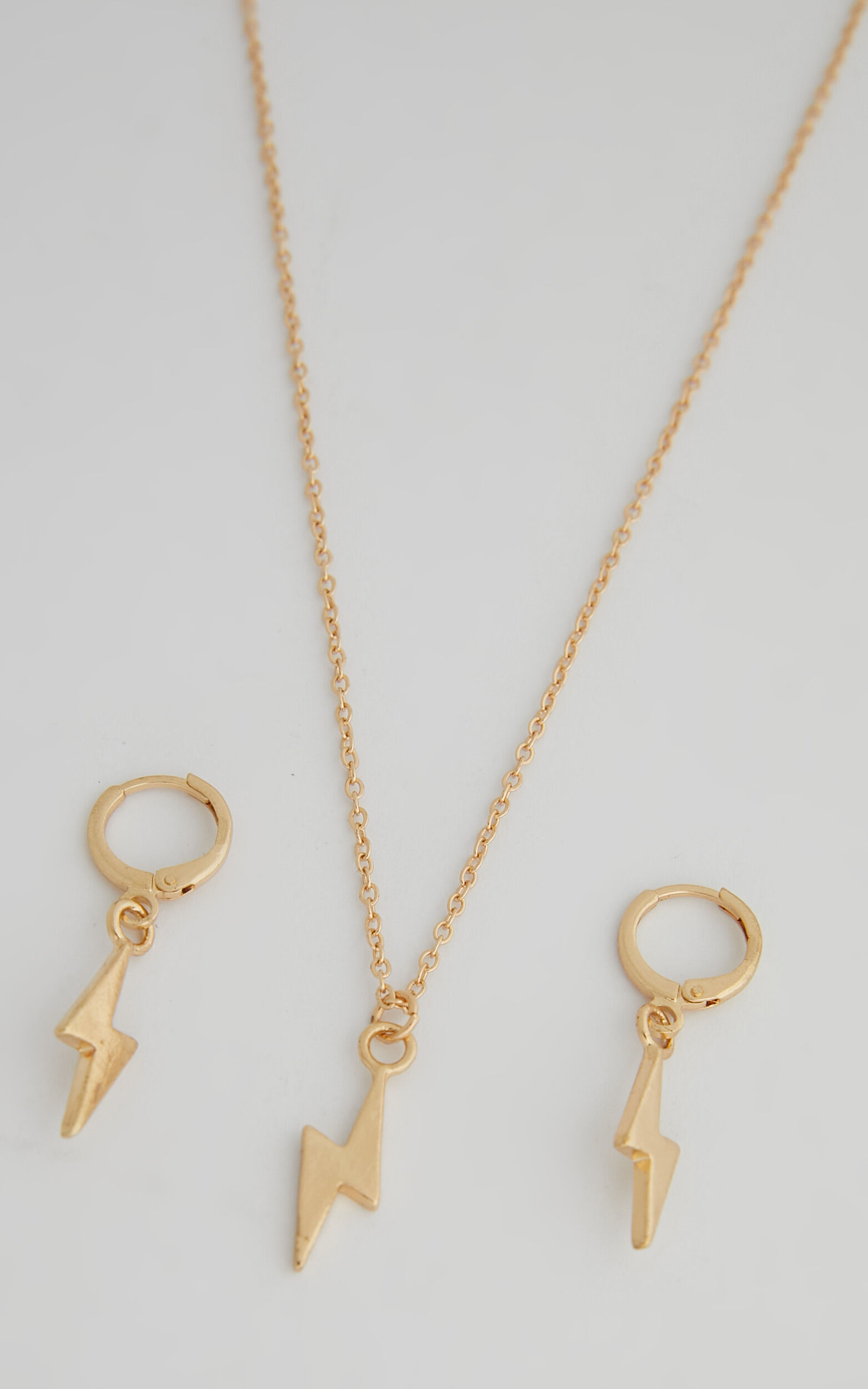 Kazey Necklace & Earrings set in Gold - NoSize, GLD1
