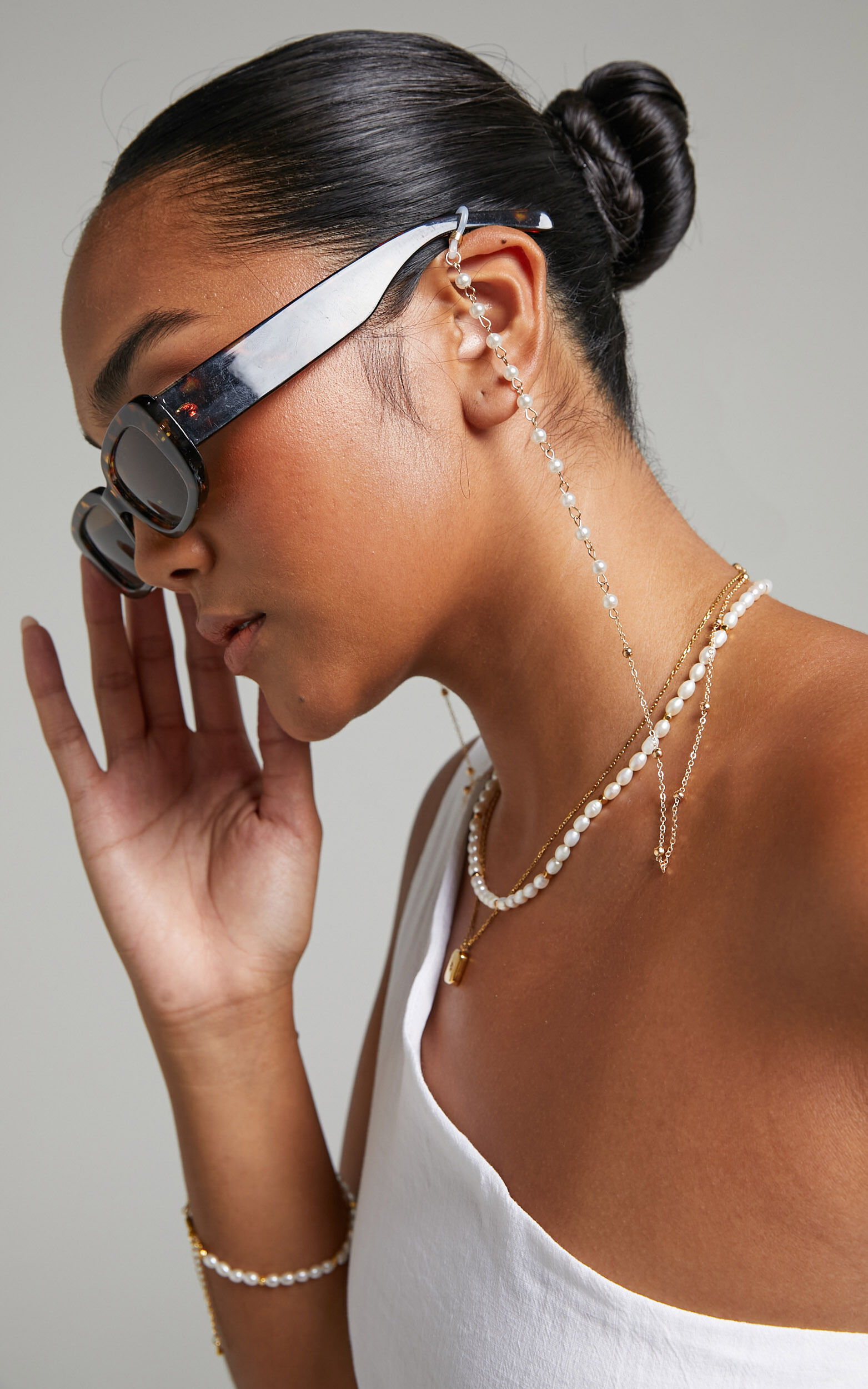 Rosdale Sunglass Chain in Pearl - NoSize, PRL1, super-hi-res image number null