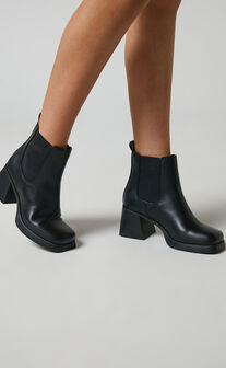 Therapy - Defy Boots in Black