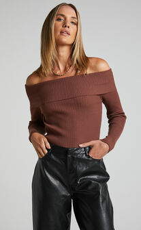 Farah The Shoulder Long Sleeve Knit Top in Chocolate