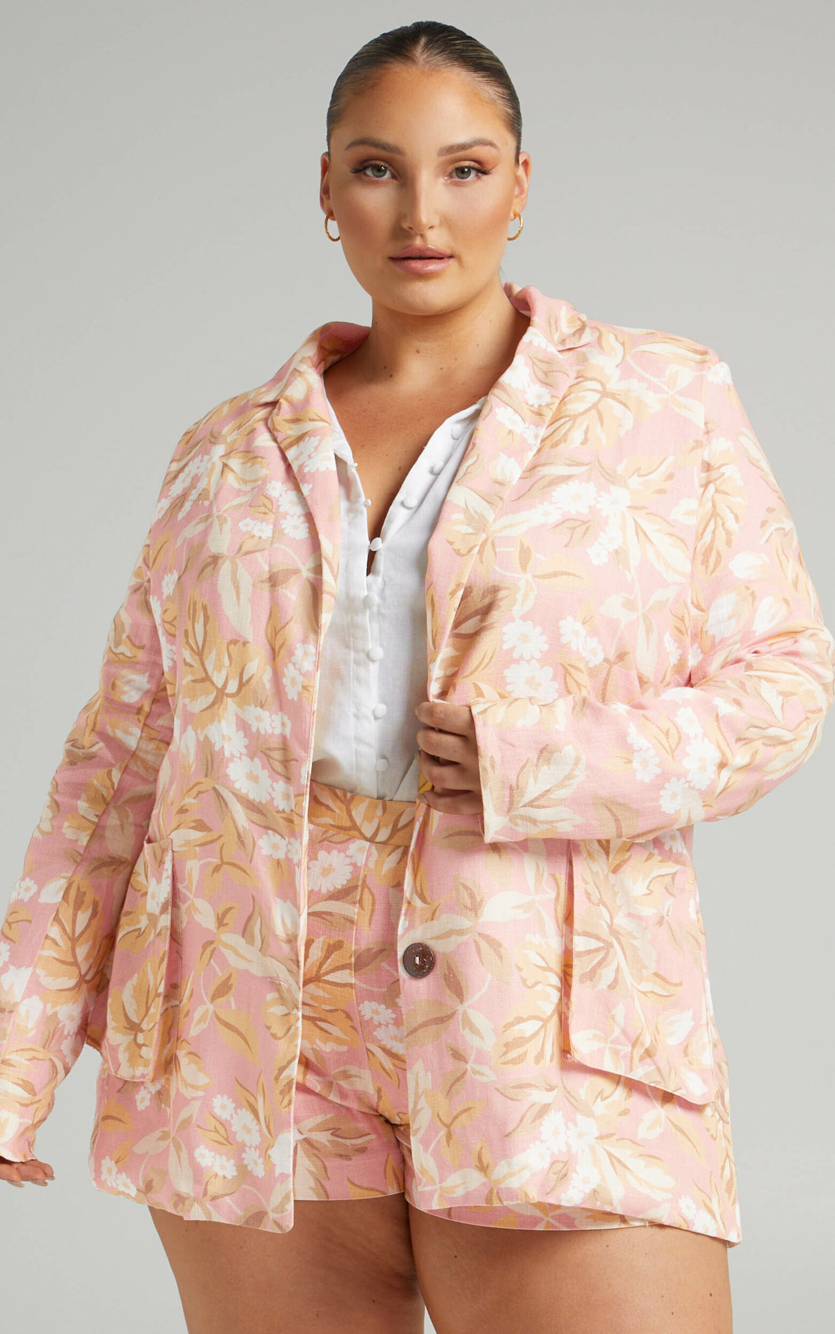 amalie-the-label-bay-relaxed-button-front-blazer-in-pink-floral