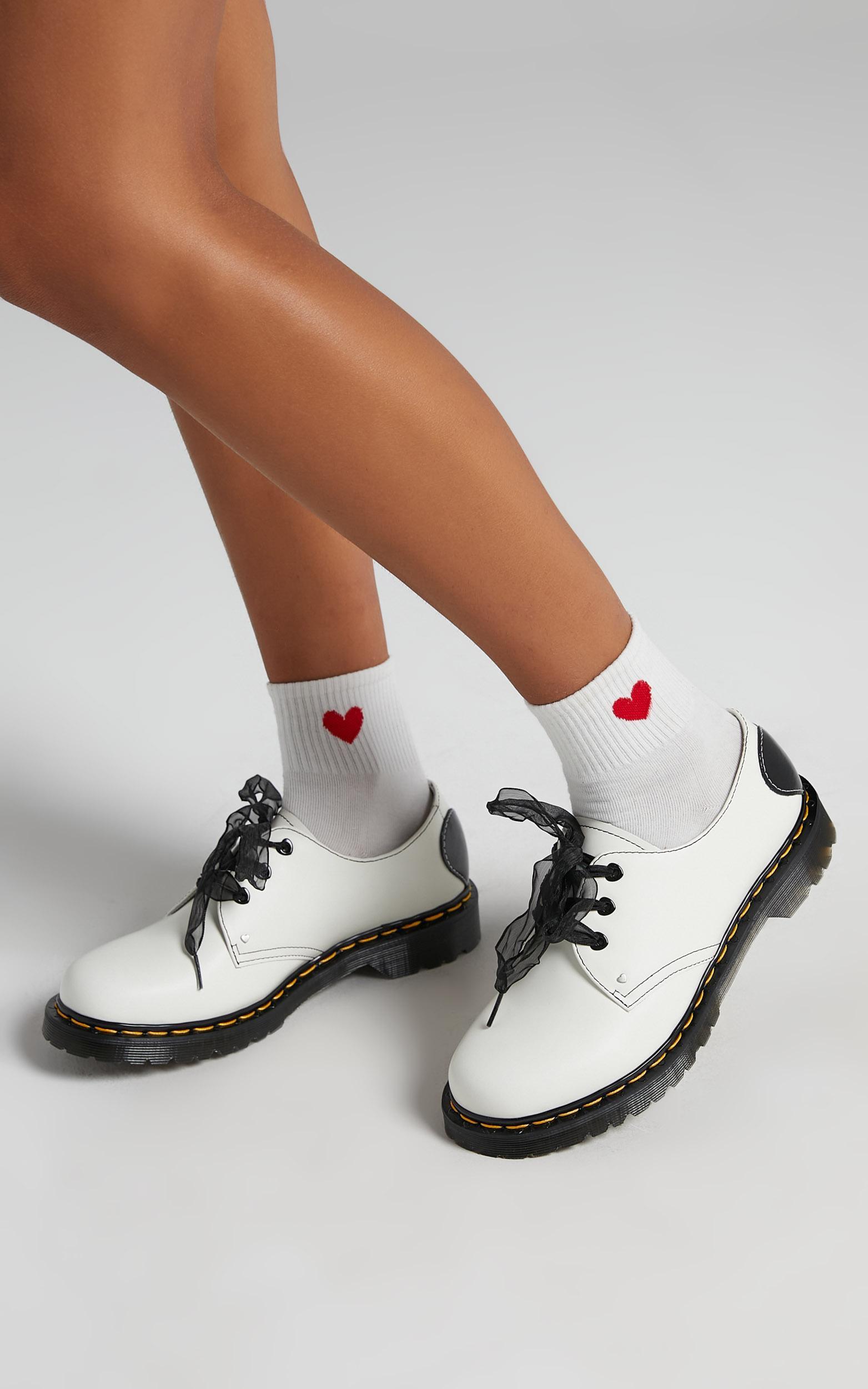 dr martens 1461 hearts