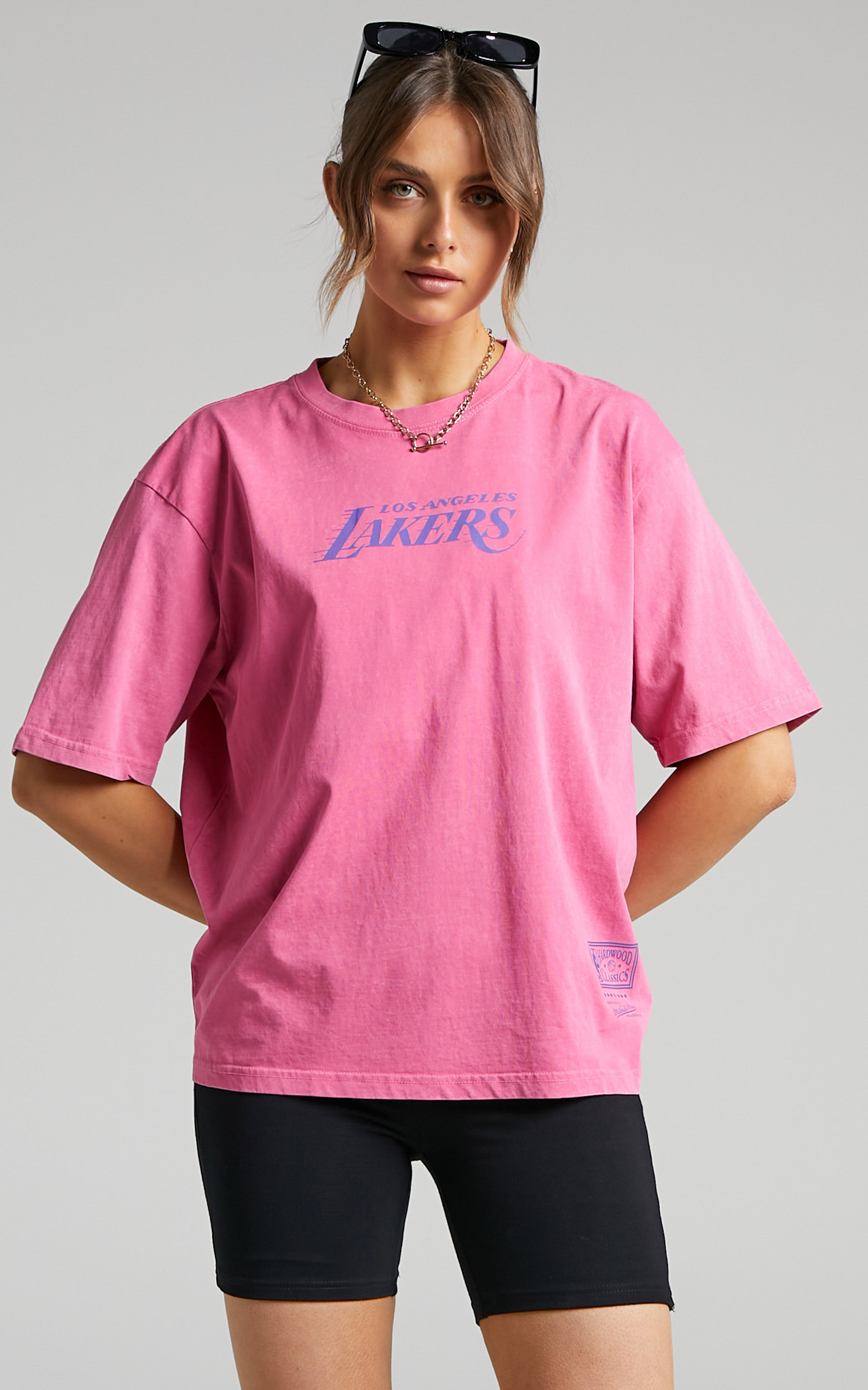 Mitchell & Ness - Lakers Little Locker Room Logo Tee in Rose - L, PNK1, hi-res image number null