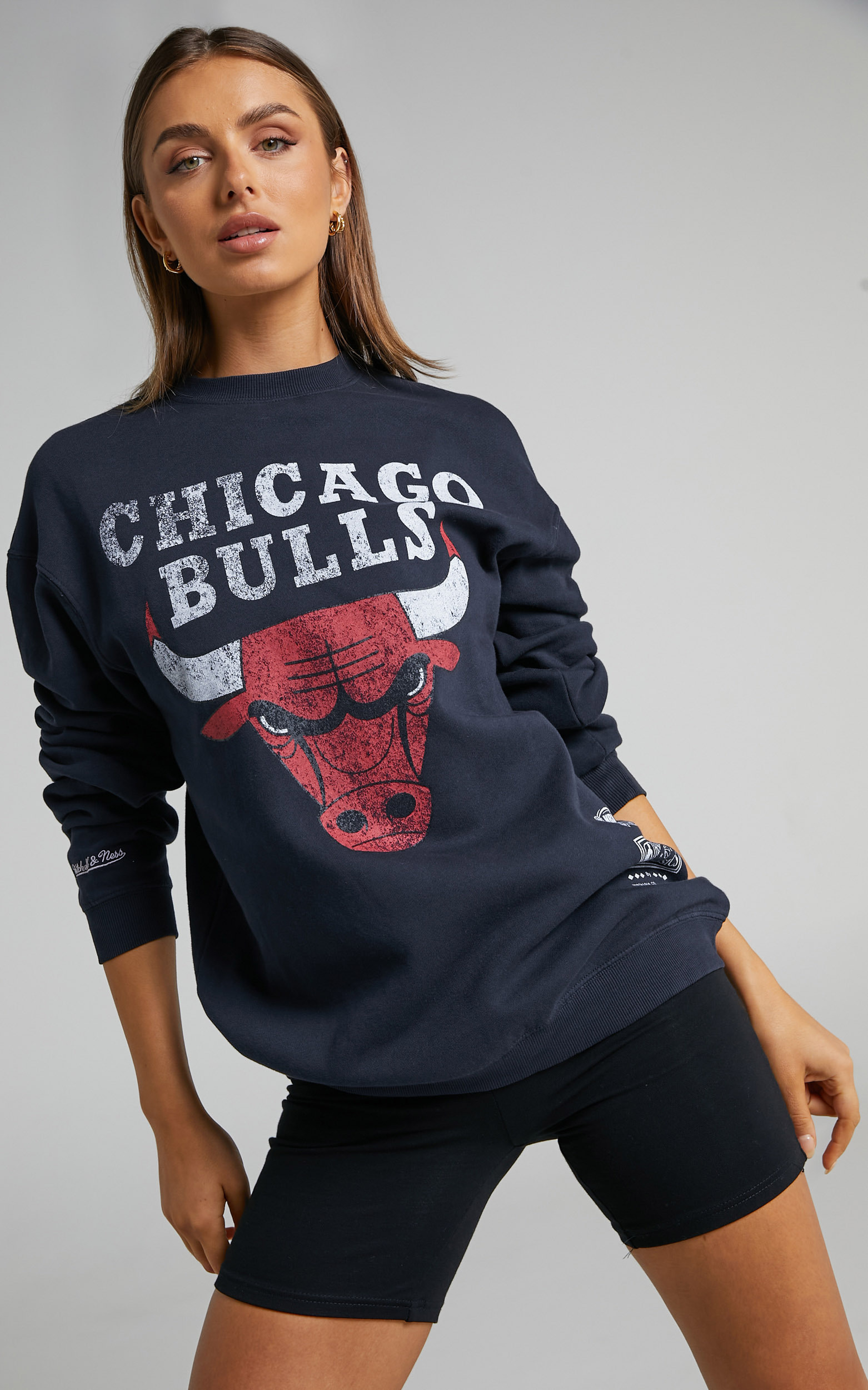 Mitchell & Ness - Chicago Bulls Vintage HWC Big Logo Crew in Faded Black - L, BLK1, hi-res image number null
