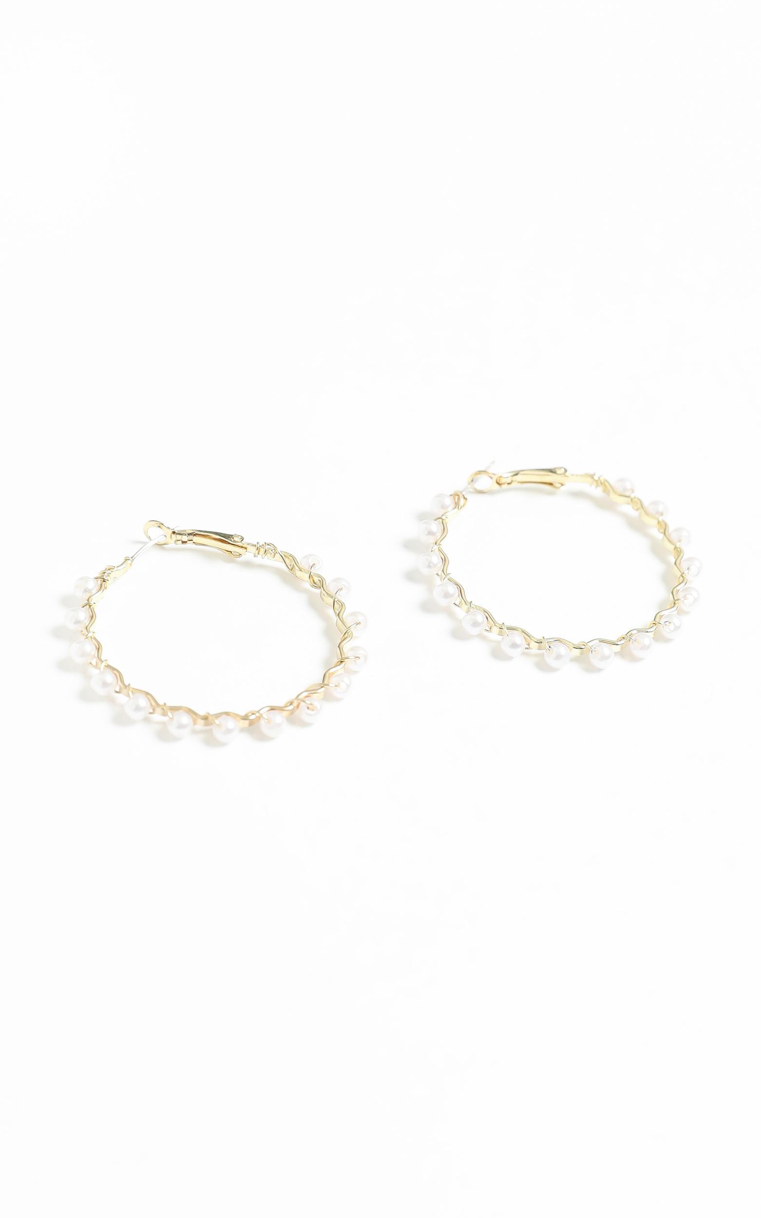 Hoop Earrings with Pearls in Gold, , hi-res image number null