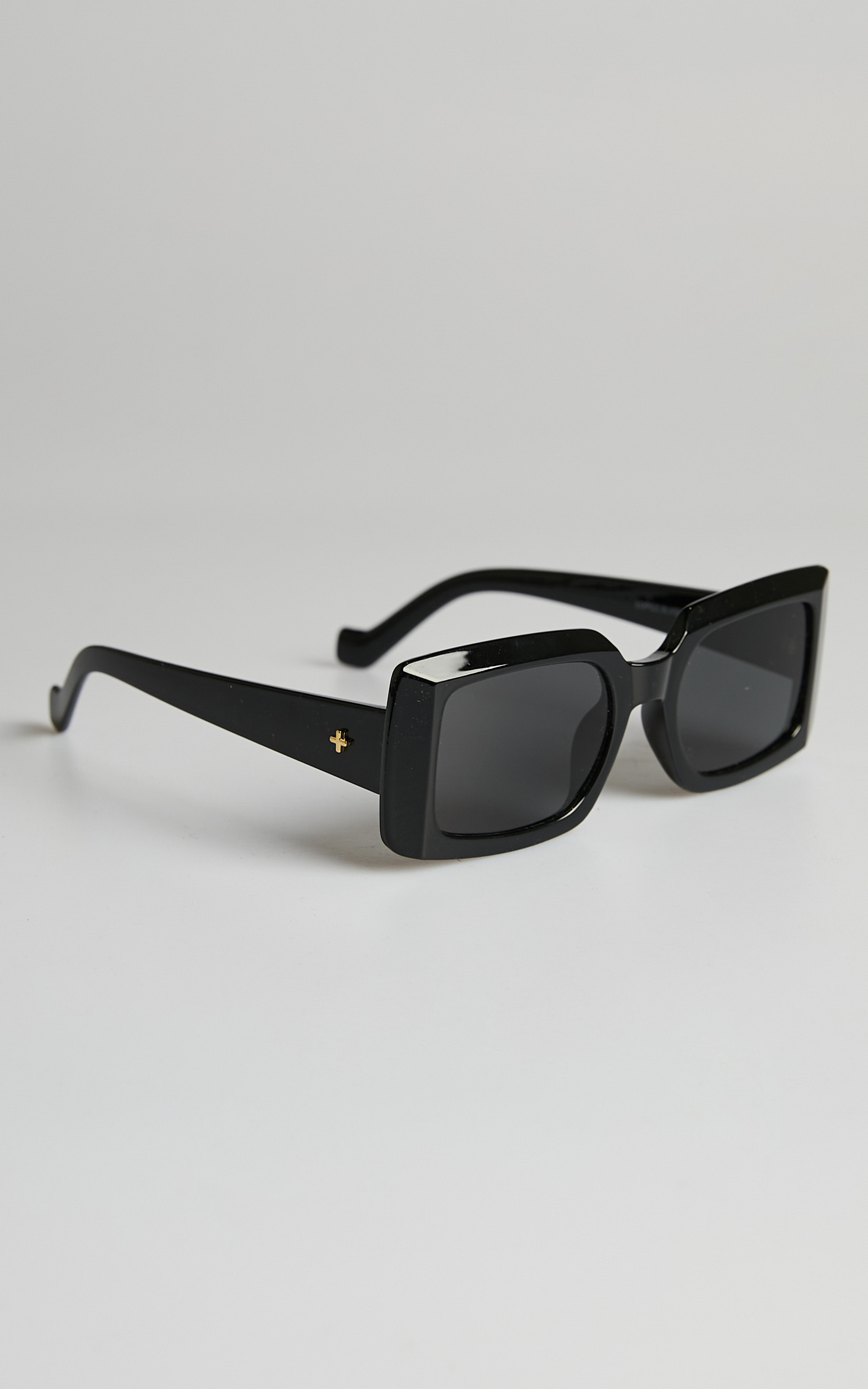 Peta and Jain - Lopez Sunglasses in Black Frame Black Lens | Showpo