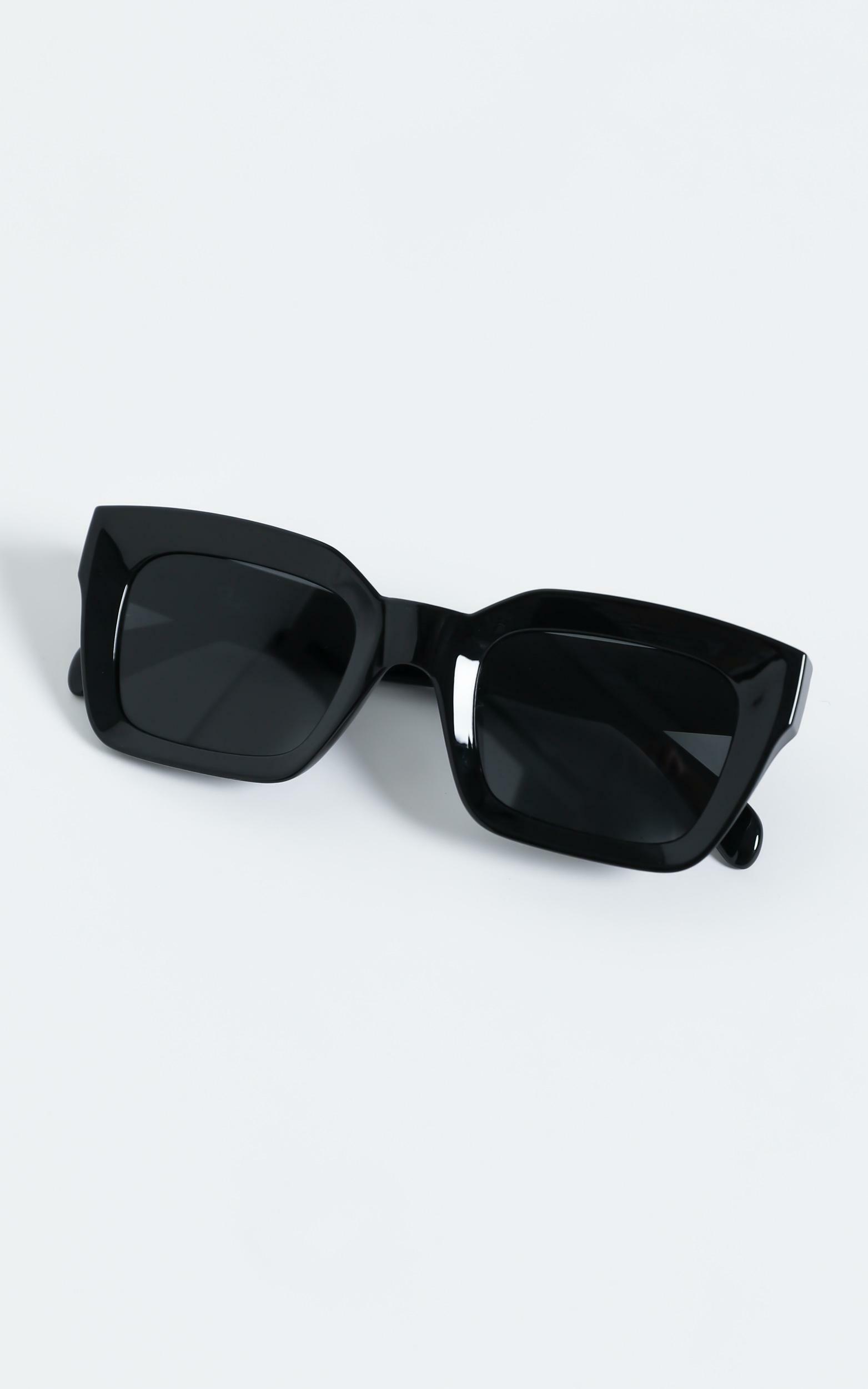 Reality Eyewear - Onassis Sunglasses in Black, BLK1, hi-res image number null