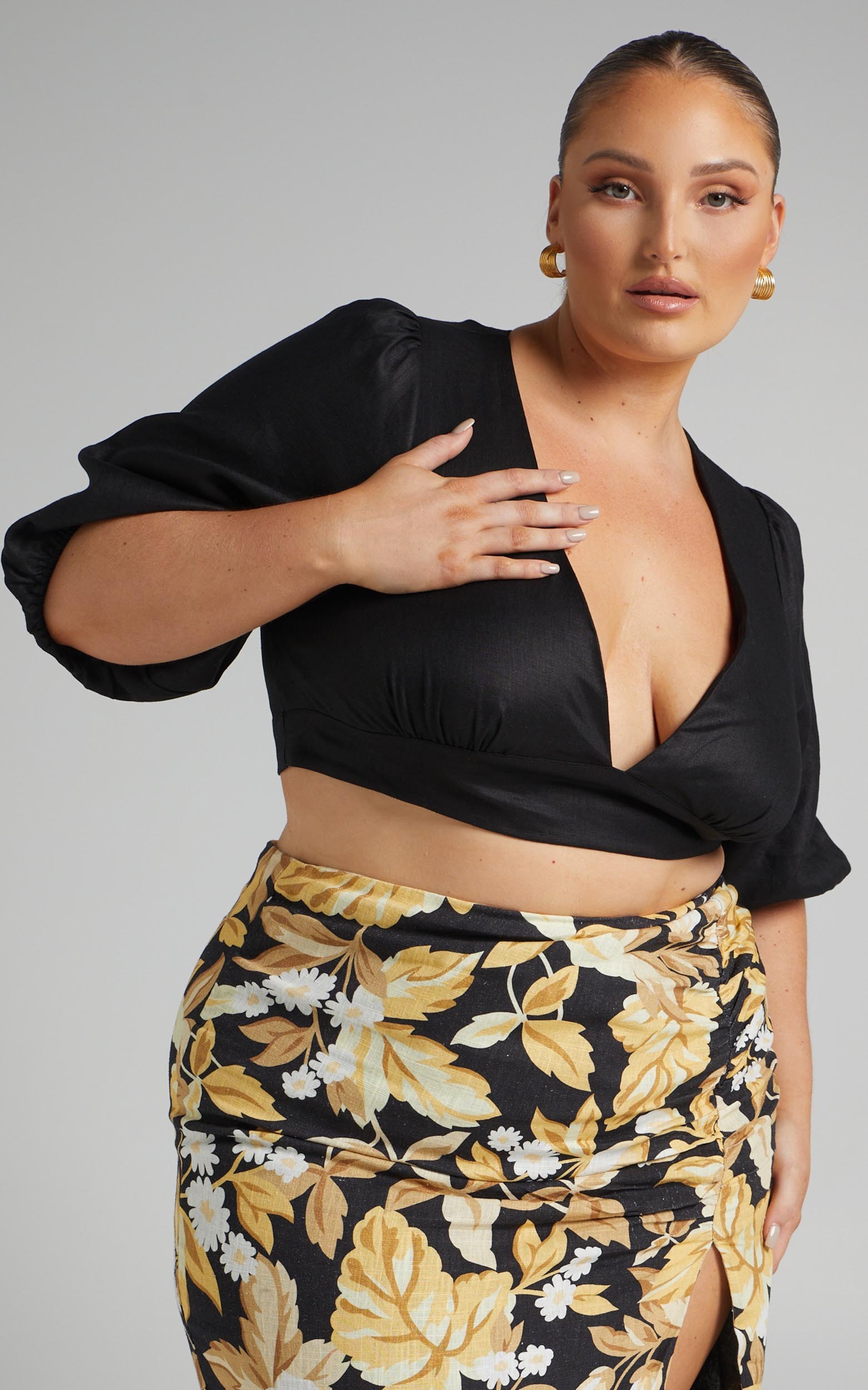 Amalie The Label - Bethy Linen Balloon Sleeve Crop Top in Black - 06, BLK1, hi-res image number null