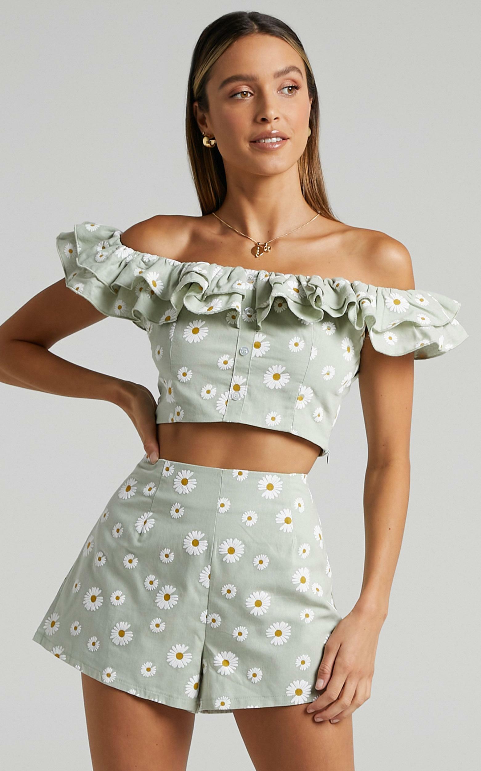 Marjorie Shorts in Sage Daisies - 06, GRN1, hi-res image number null