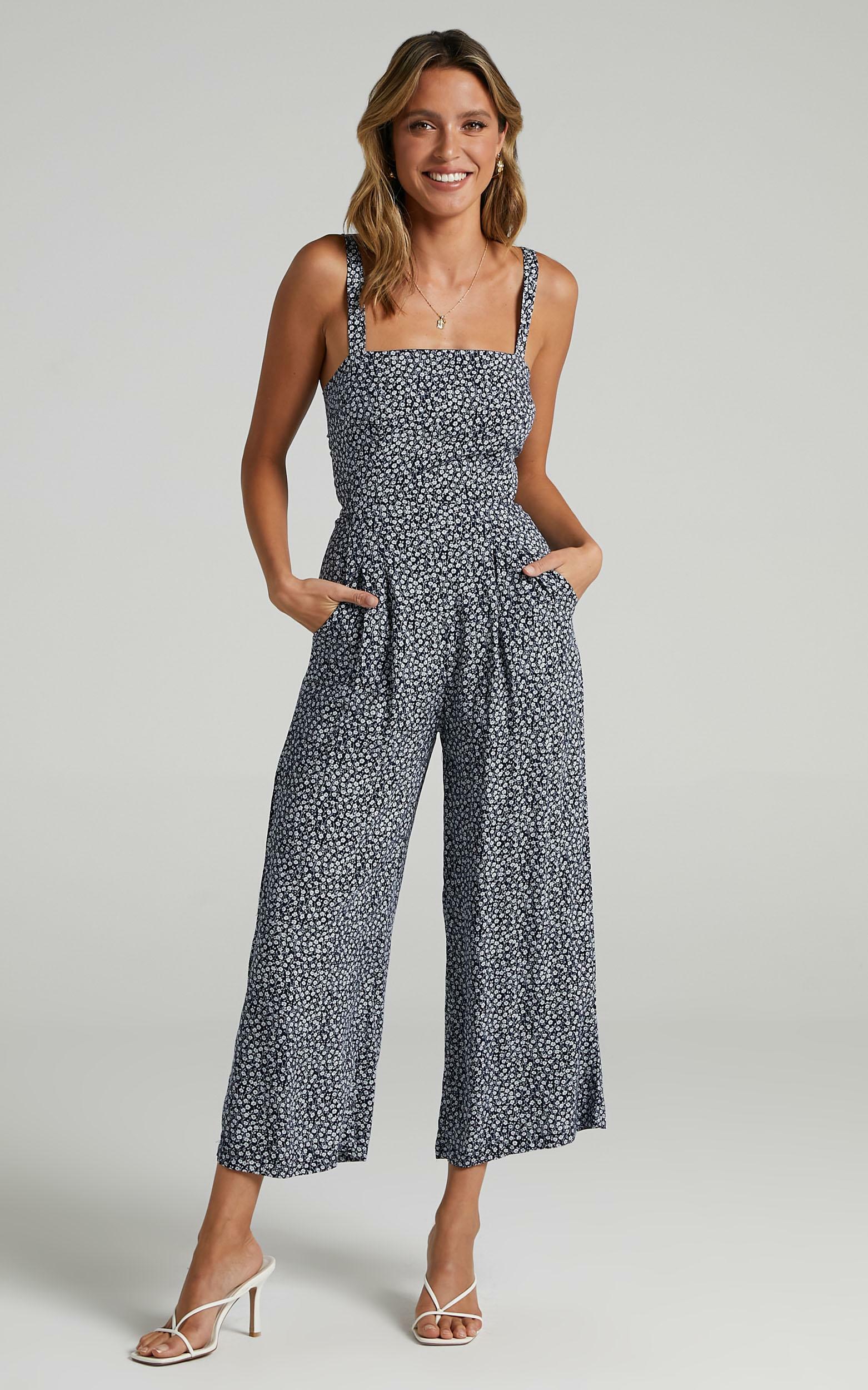 Life On The Road Jumpsuit in Navy Floral - 06, NVY3, hi-res image number null