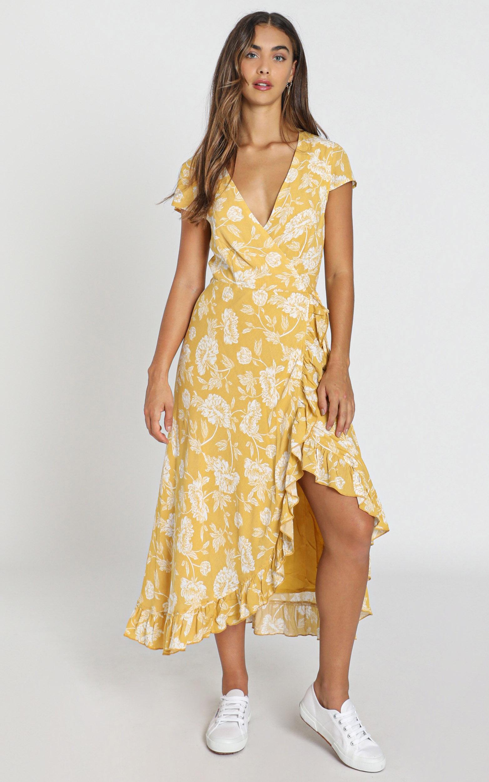 Tropical Scenes Dress in Yellow Floral ...