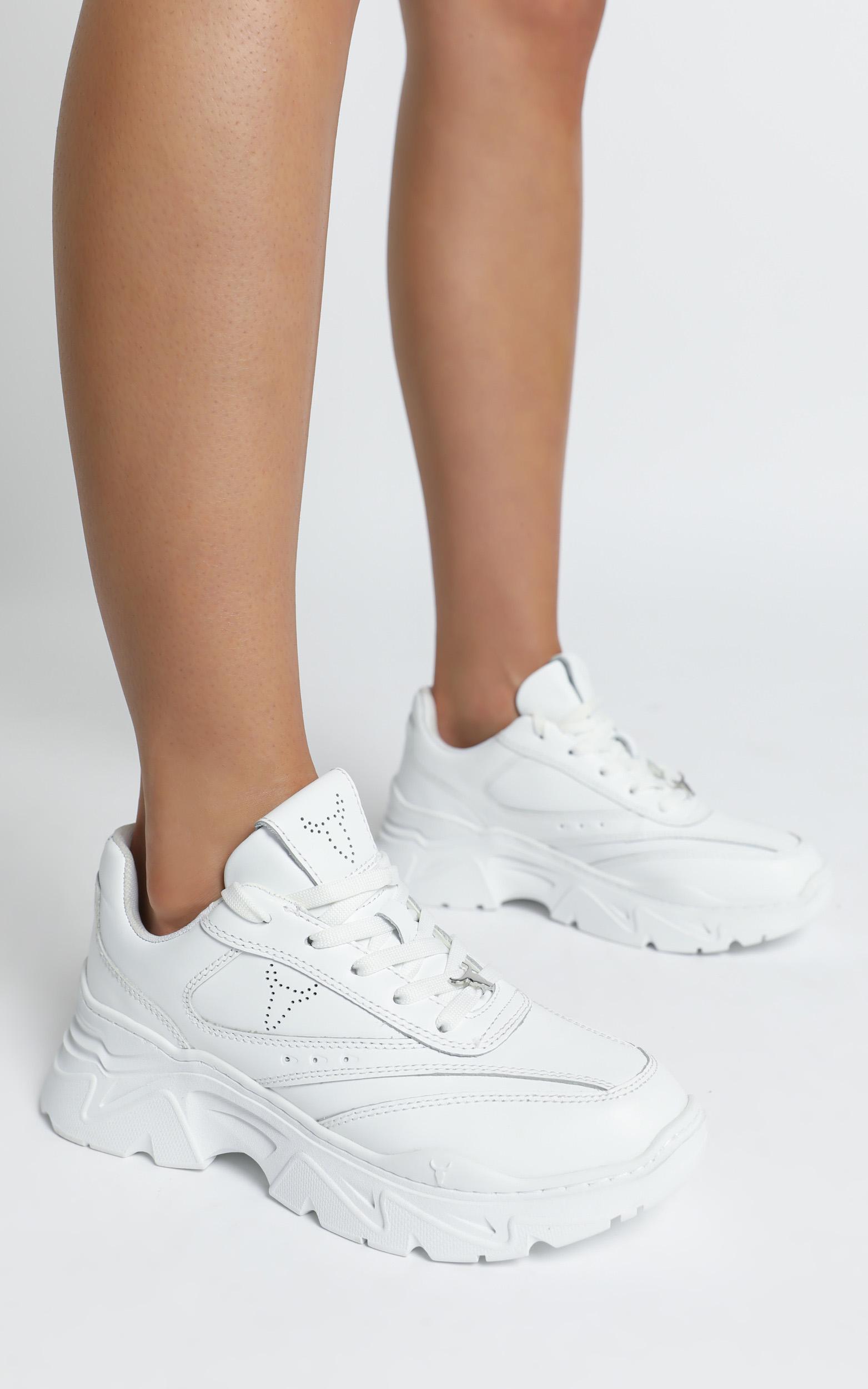 Windsor Smith - Craze Sneakers in White Leather | Showpo