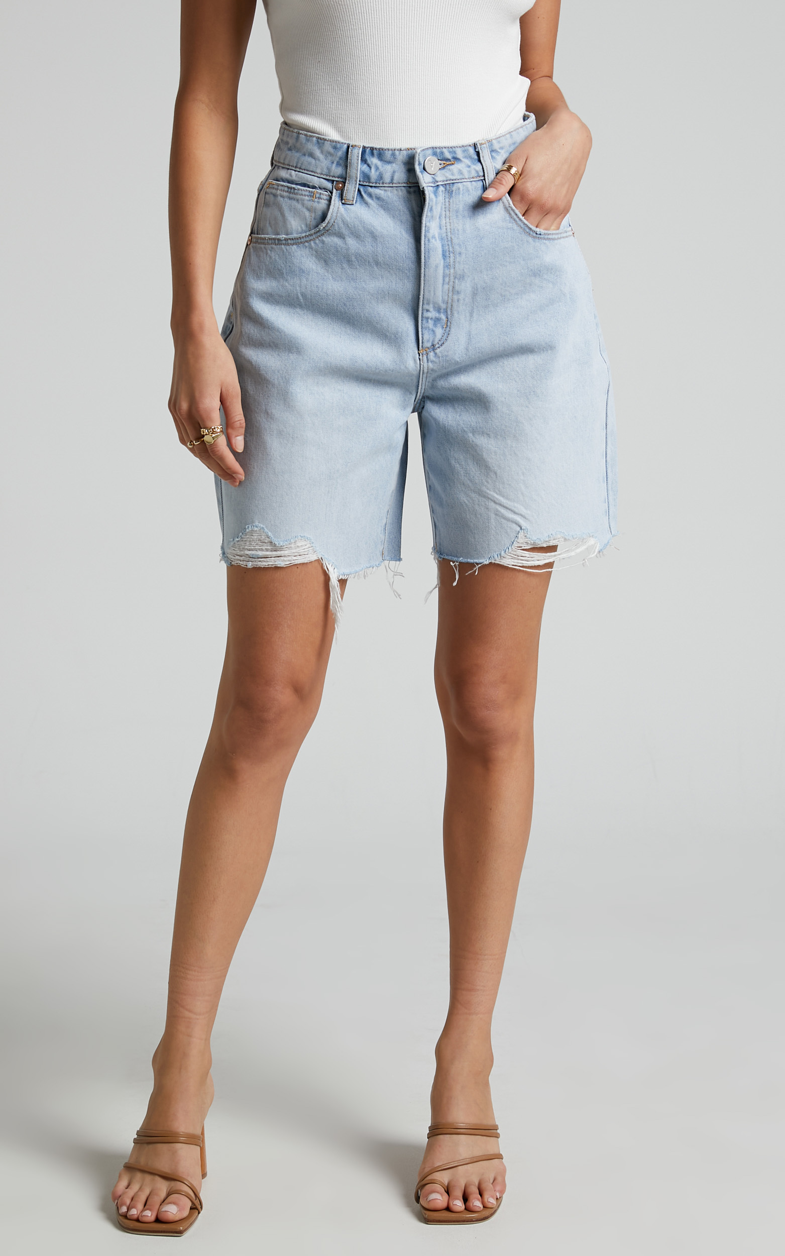 Abrand - A Carrie Denim Short in Rosanna - 06, BLU1, hi-res image number null