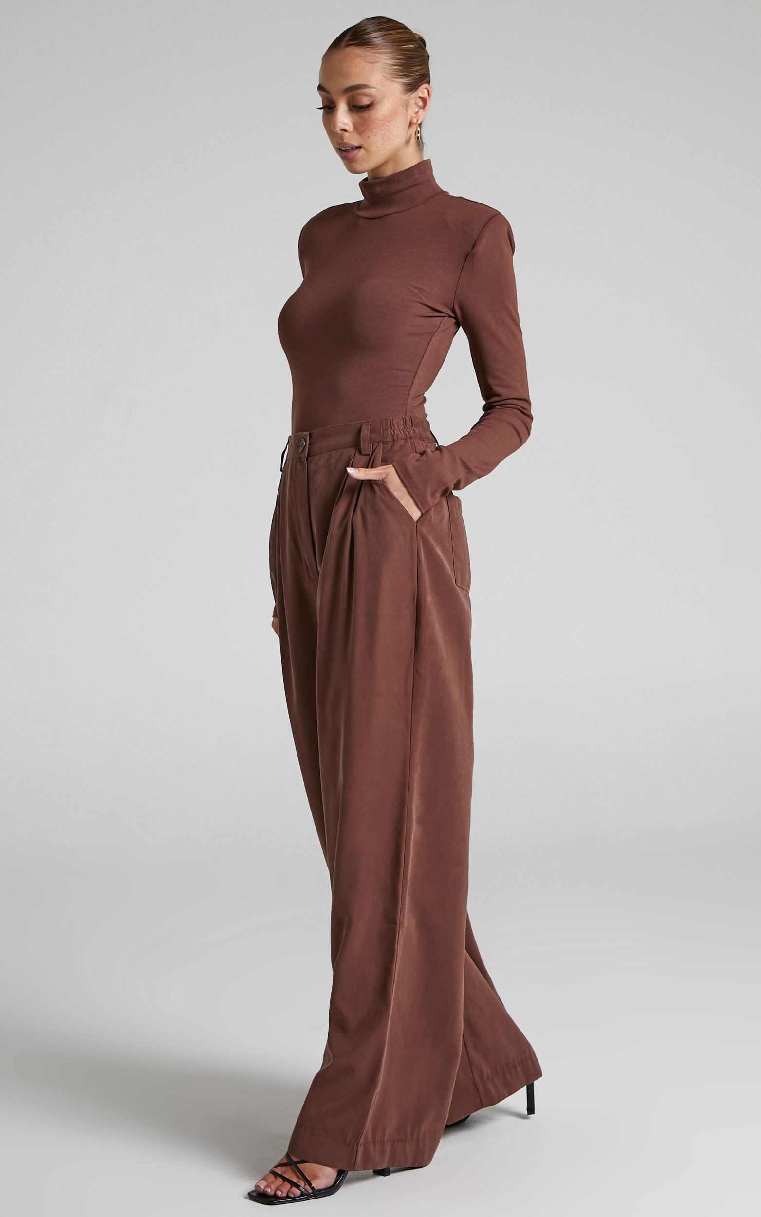 Danielle Bernstein - High Rise Cinched Waist Pleated Pant in Brown - L, BRN1, hi-res image number null