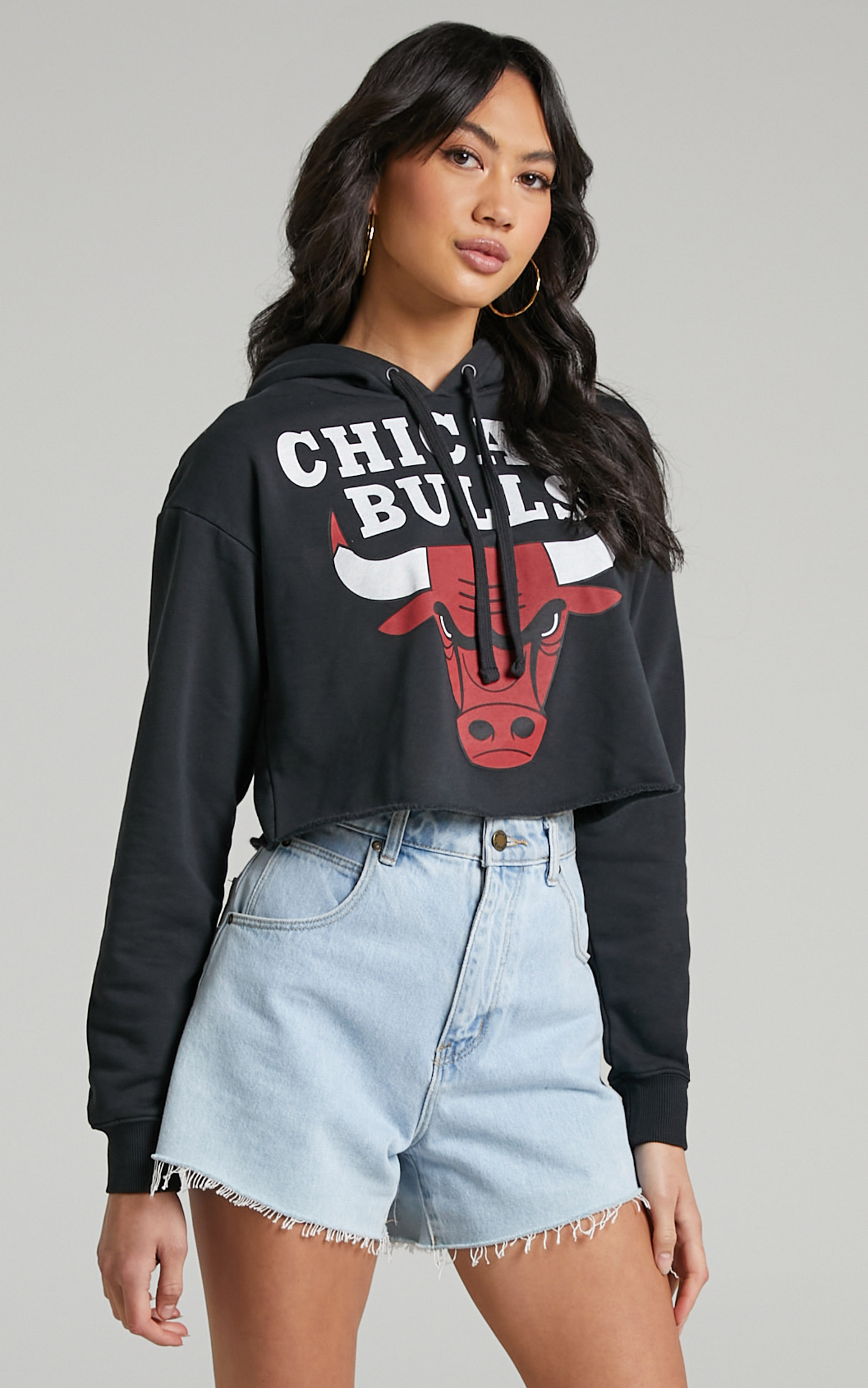 clergyman Unforeseen circumstances connect Mitchell & Ness - Chicago Bulls Wordmark Cropped Hoodie in Faded Black |  Showpo