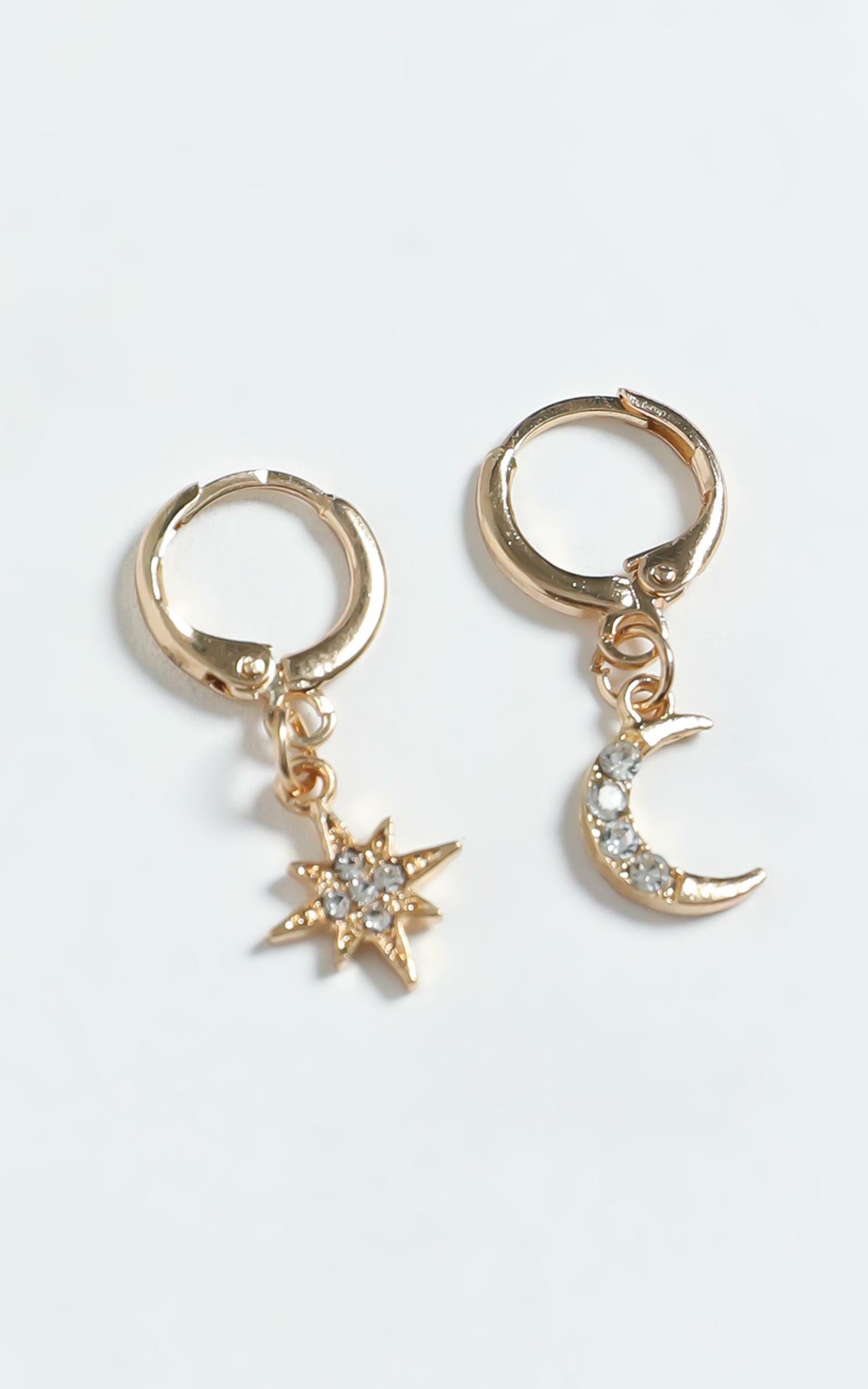 Sibyella Earrings in Gold, GLD1, hi-res image number null
