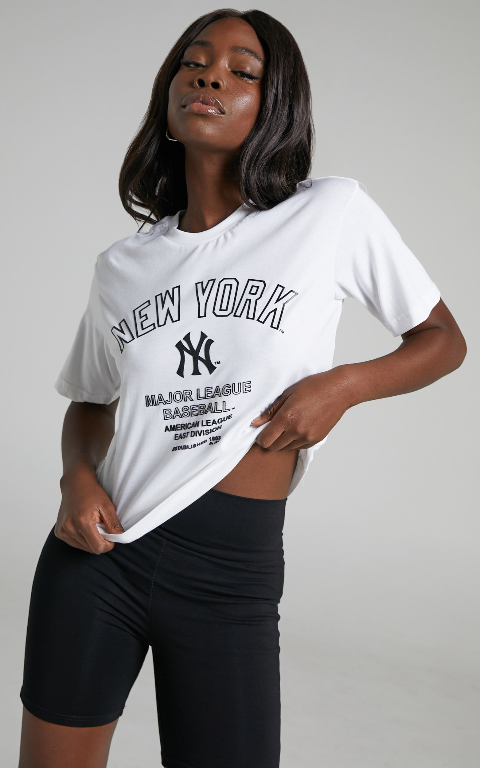 Majestic - Yankees Womens Tonals Graphic Boxy Tee in White - L, WHT1, hi-res image number null